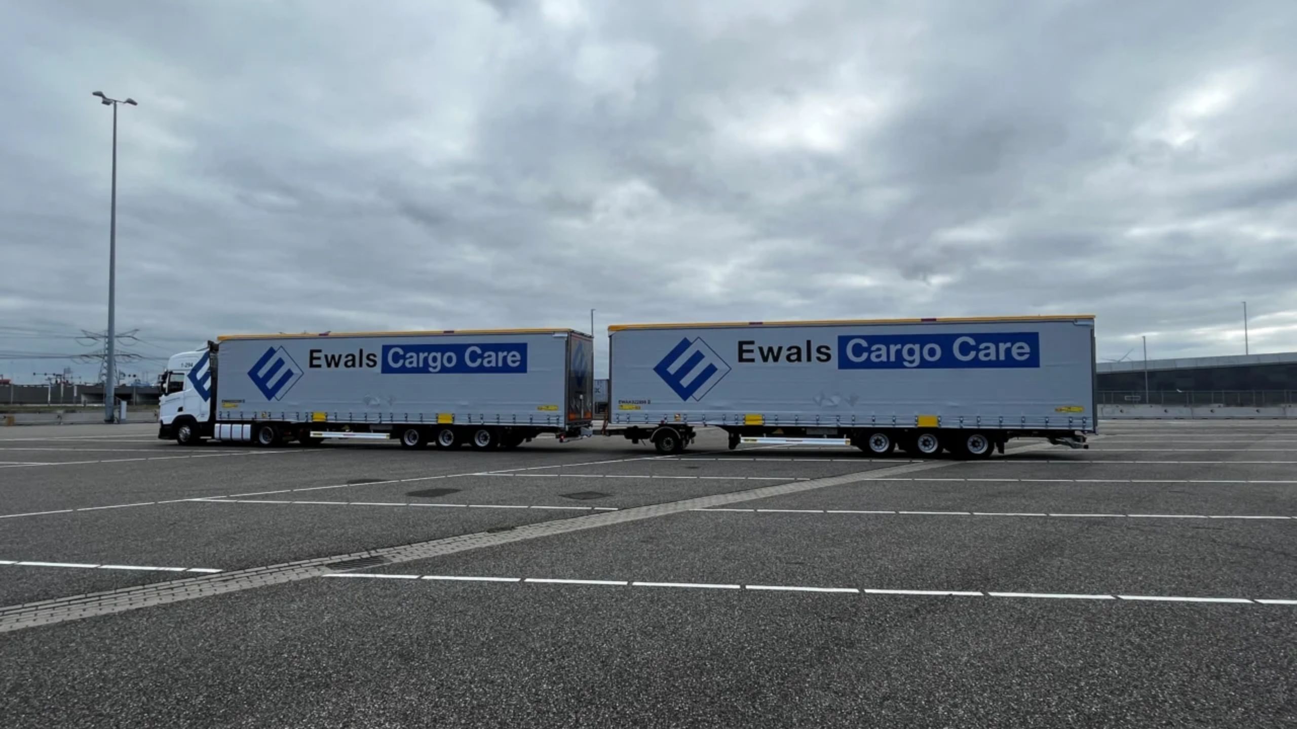 Holanda vai testar caminhões gigantes de 32 metros com câmeras 360° para monitorar estradas