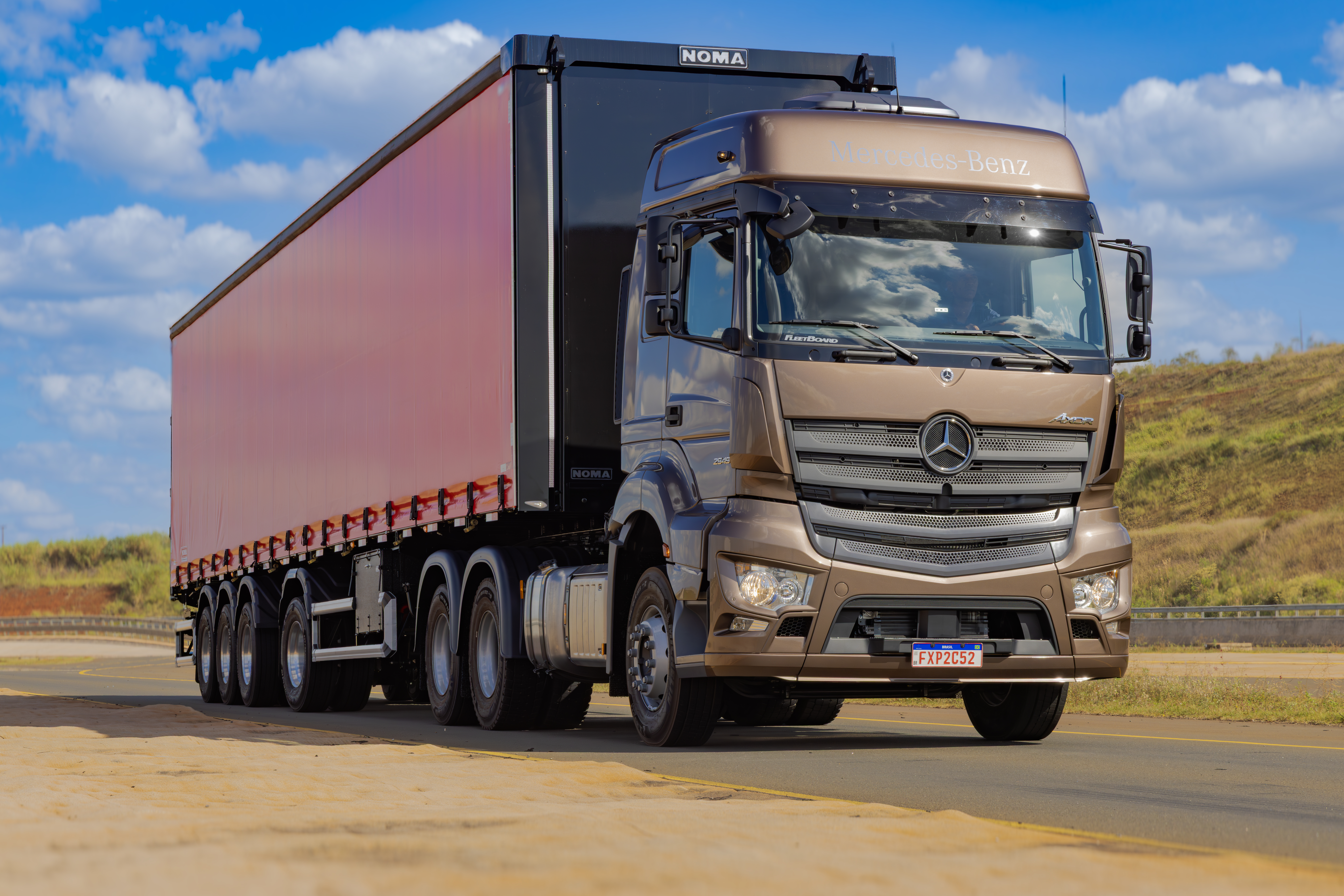 Mercedes-Benz traz de volta o Axor nas versões 2038 e 2545. Saiba o que tem de novo