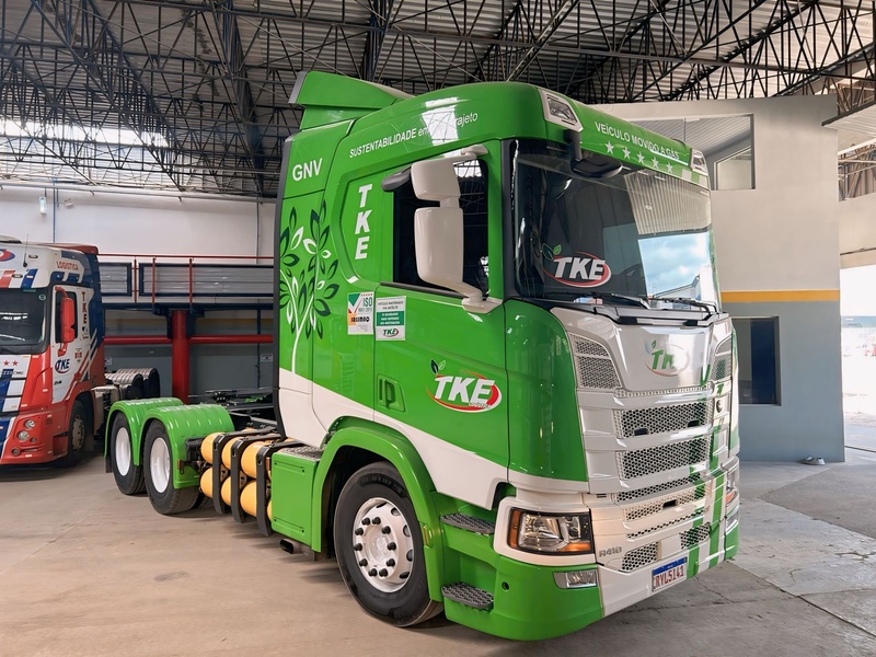 TKE Logística lança edição especial com caminhão movido a GNV
