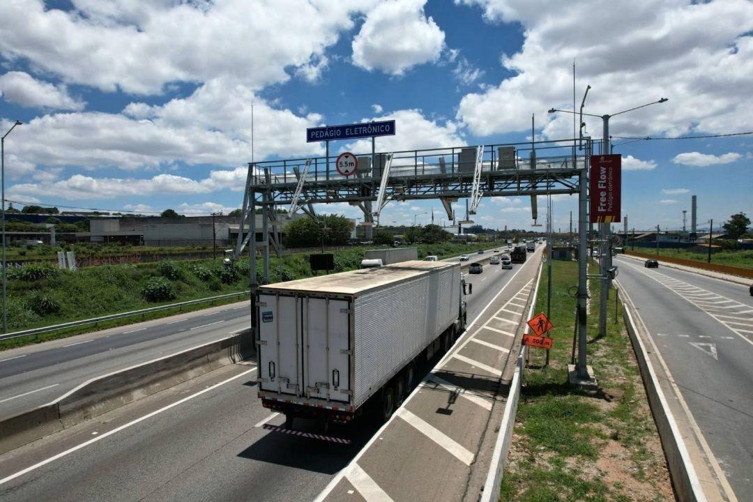 ANTT ATUALIZA TARIFAS DO FREE FLOW NA VIA DUTRA ENTRE SÃO PAULO E ARUJÁ