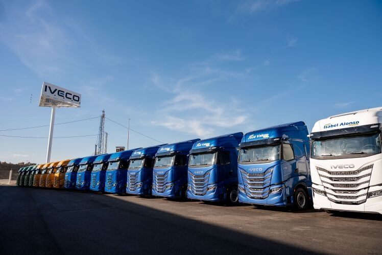 IVECO ENTREGA 400 CAMINHÕES S-WAY PARA TRÊS TRANSPORTADORAS NA ESPANHA