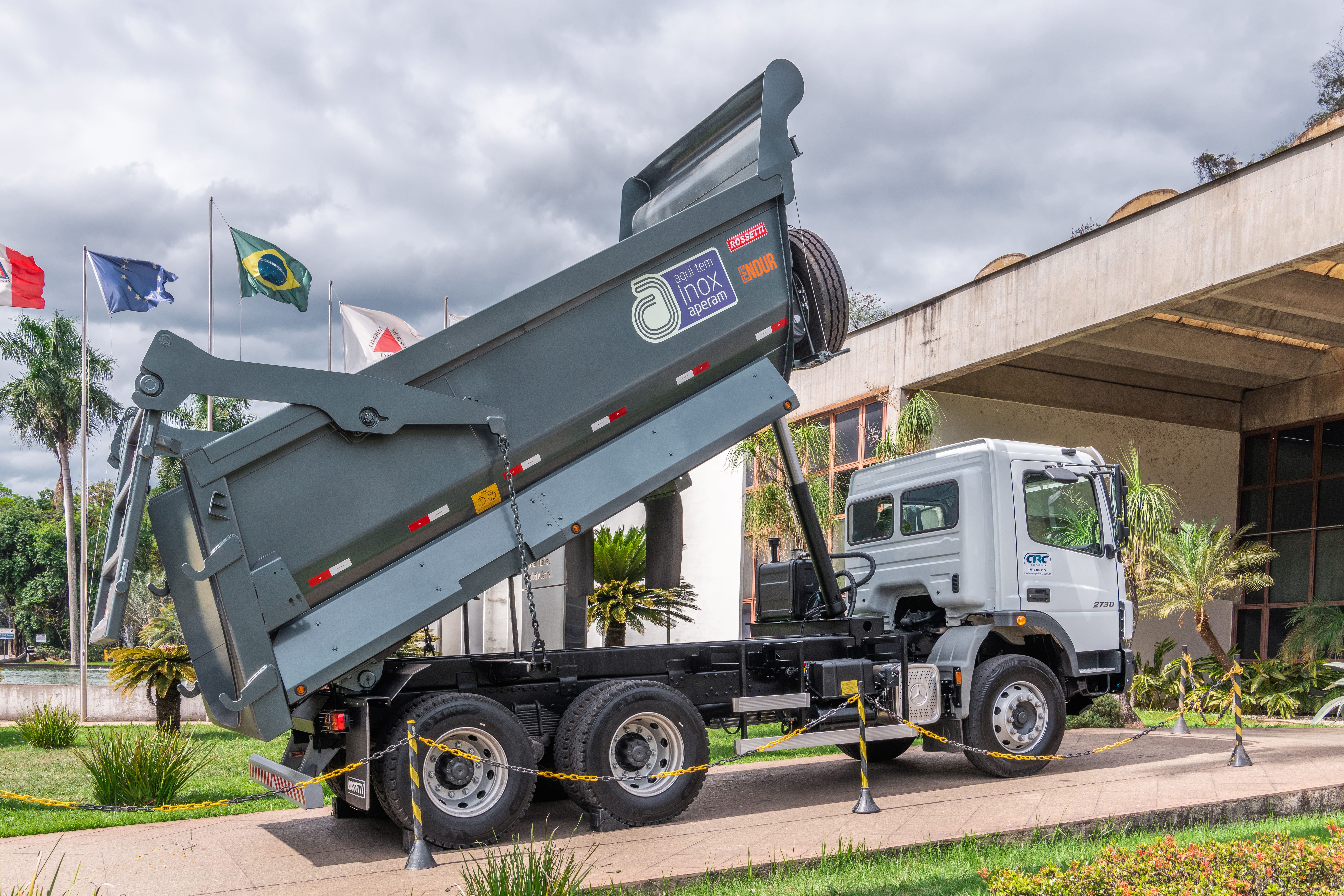 Caçambas em inox ampliam presença no setor de transporte pesado