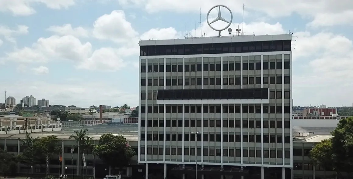 MERCEDES-BENZ CELEBRA 70 ANOS DE HISTÓRIA NO BRASIL