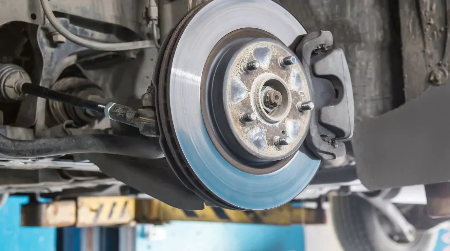 Discos de freio empenados: veja as principais causas e os riscos para a frenagem