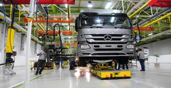 Produção de caminhões tem alta de 25,3% em novembro