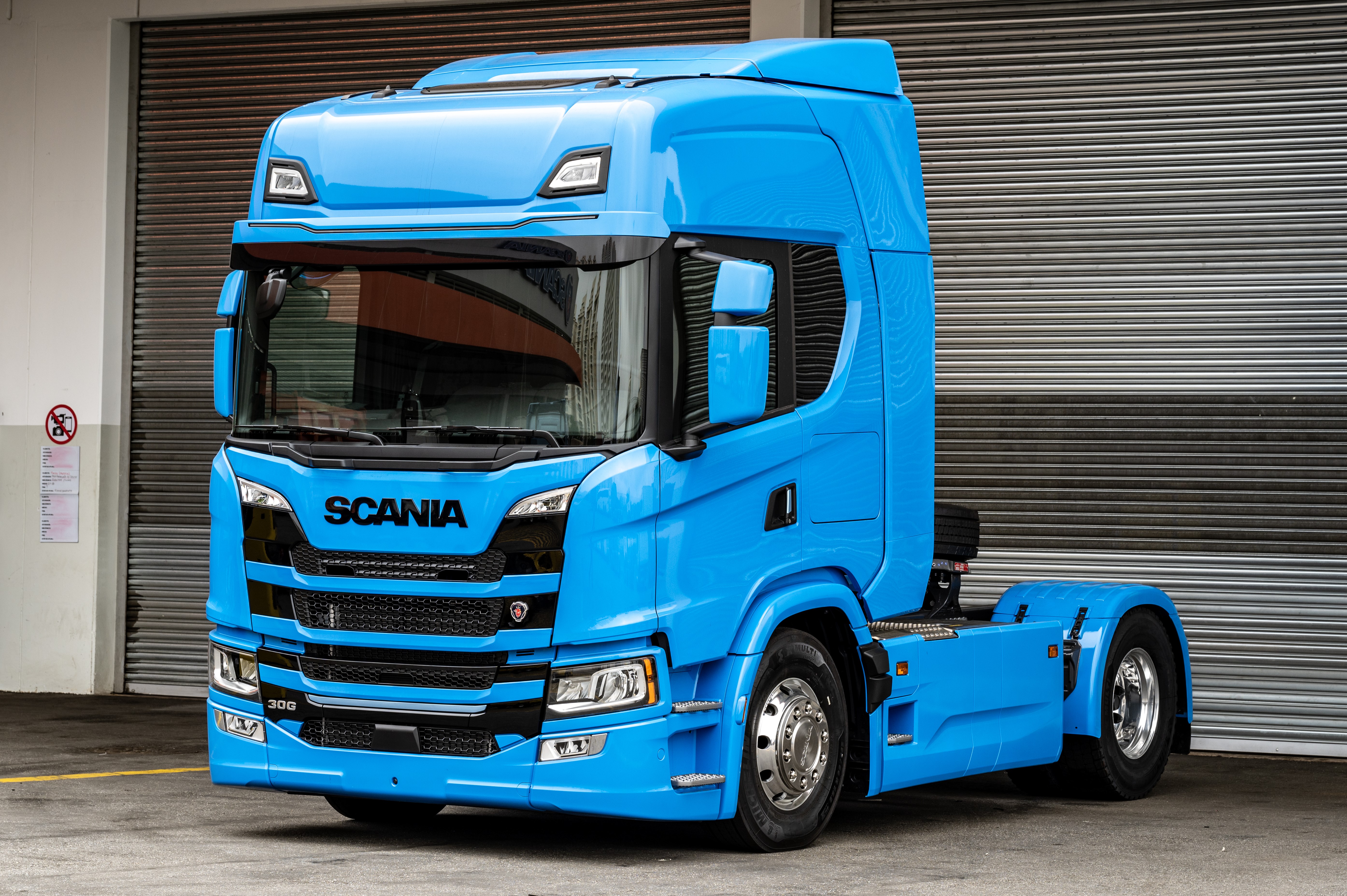 Scania apresenta seu primeiro caminhão elétrico no Brasil e novidades para Fenatran