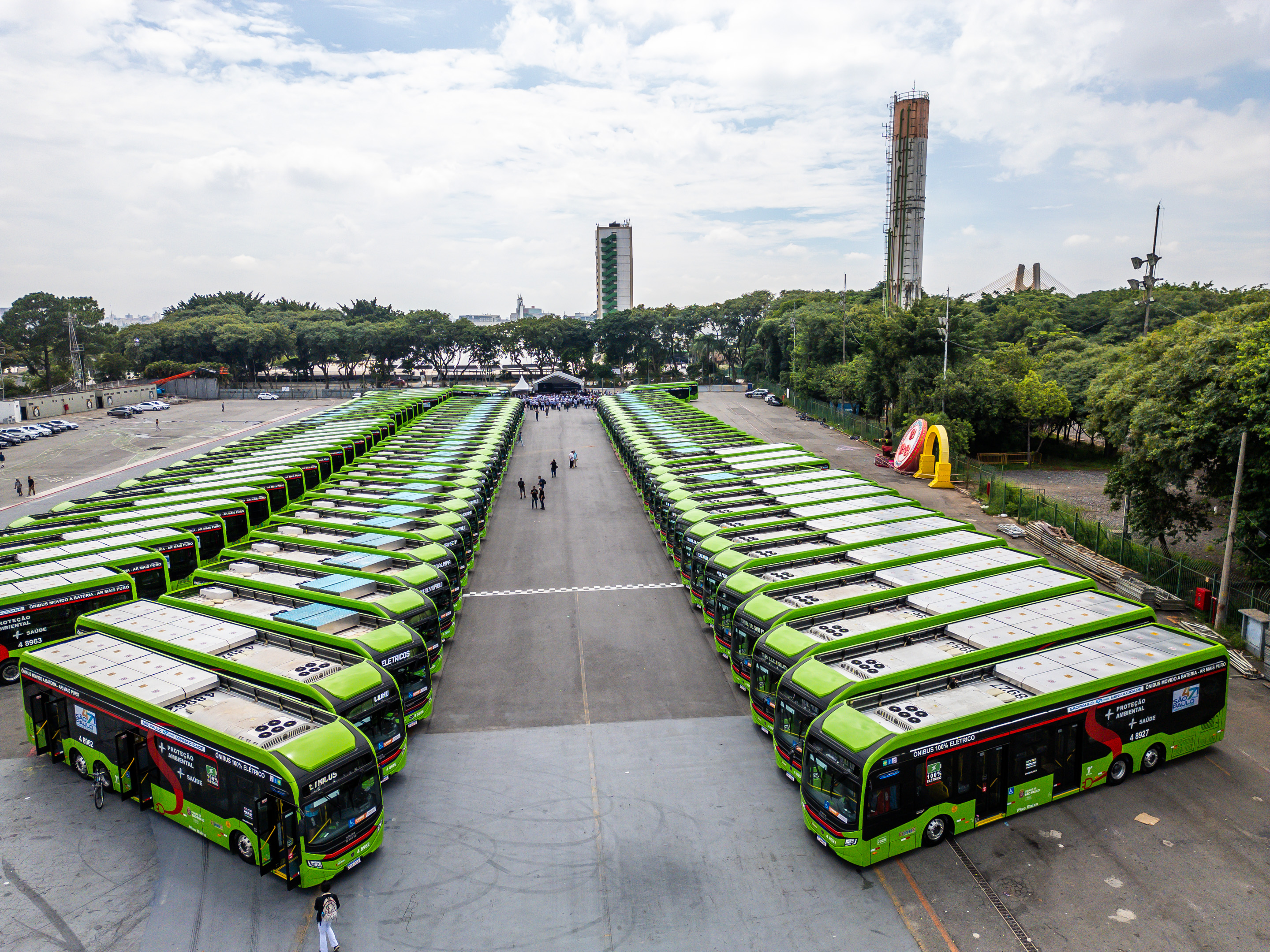 Ônibus elétrico tem forte crescimento no 1º semestre de 2025 e se torna opção viável no transporte urbano
