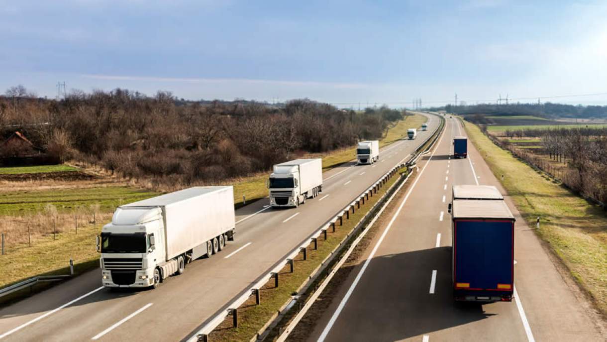 Transporte rodoviário de cargas impulsiona um aumento no volume de serviços