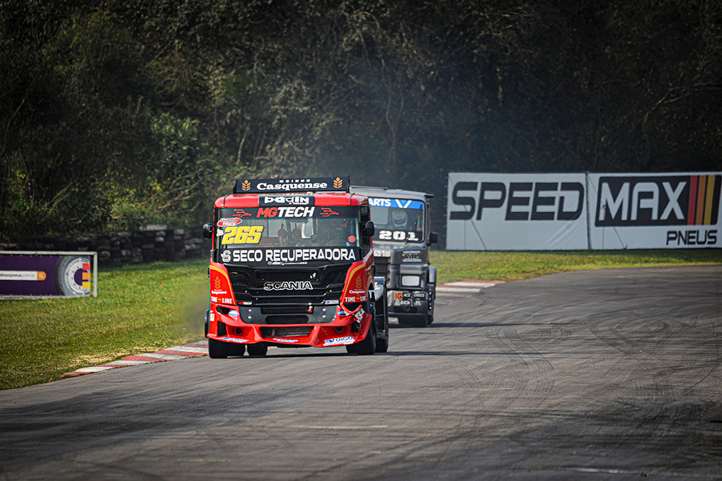 Rafael Fleck e Douglas Collet são os mais rápidos da Fórmula Truck no Uruguai