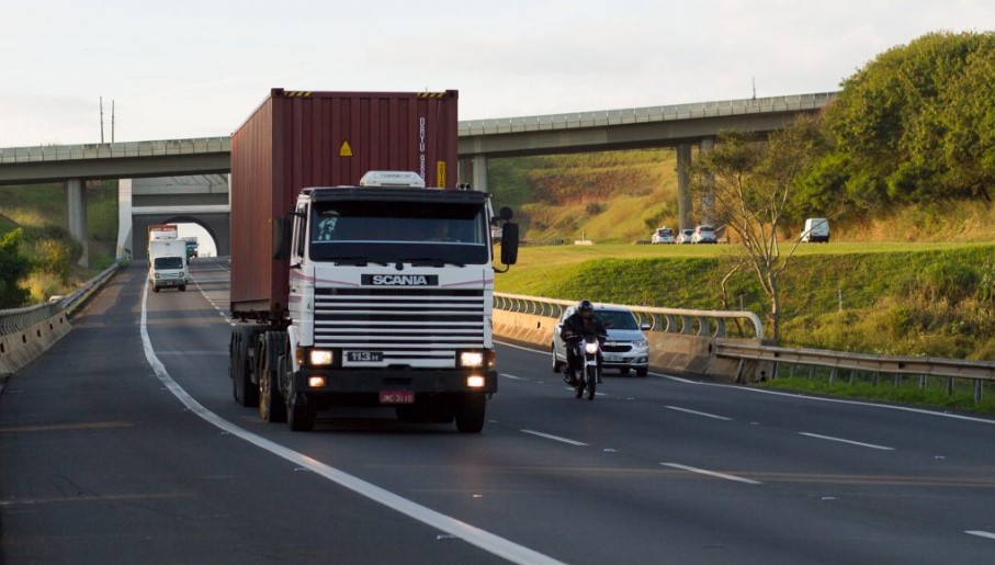 Frete por km rodado começa 2026 em alta, com média de R$ 7,61 em janeiro, aponta pesquisa IPTL