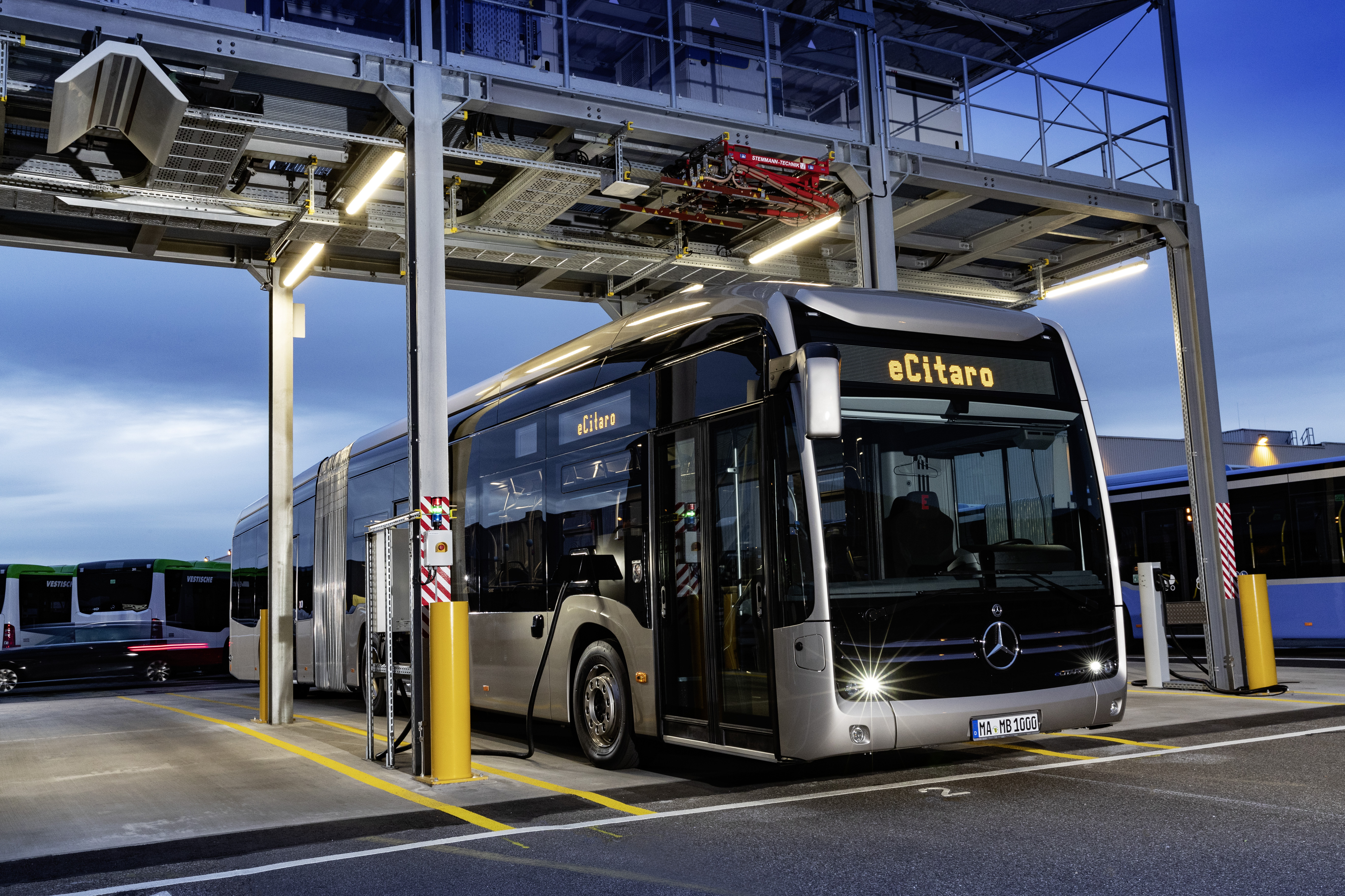 Daimler Buses apresenta novos sistemas de segurança e assistência à condução de ônibus urbanos e rodoviários