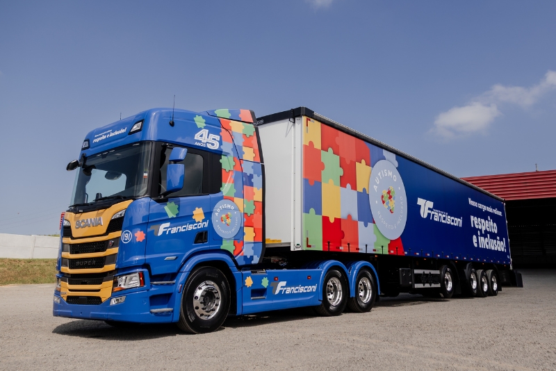 Transportadora transforma caminhão Scania em mensagem de inclusão e emociona nas estradas