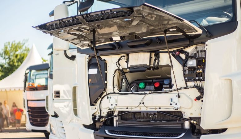 Superaquecimento do motor pode parar seu caminhão: veja como a limpeza correta do radiador evita prejuízos na estrada