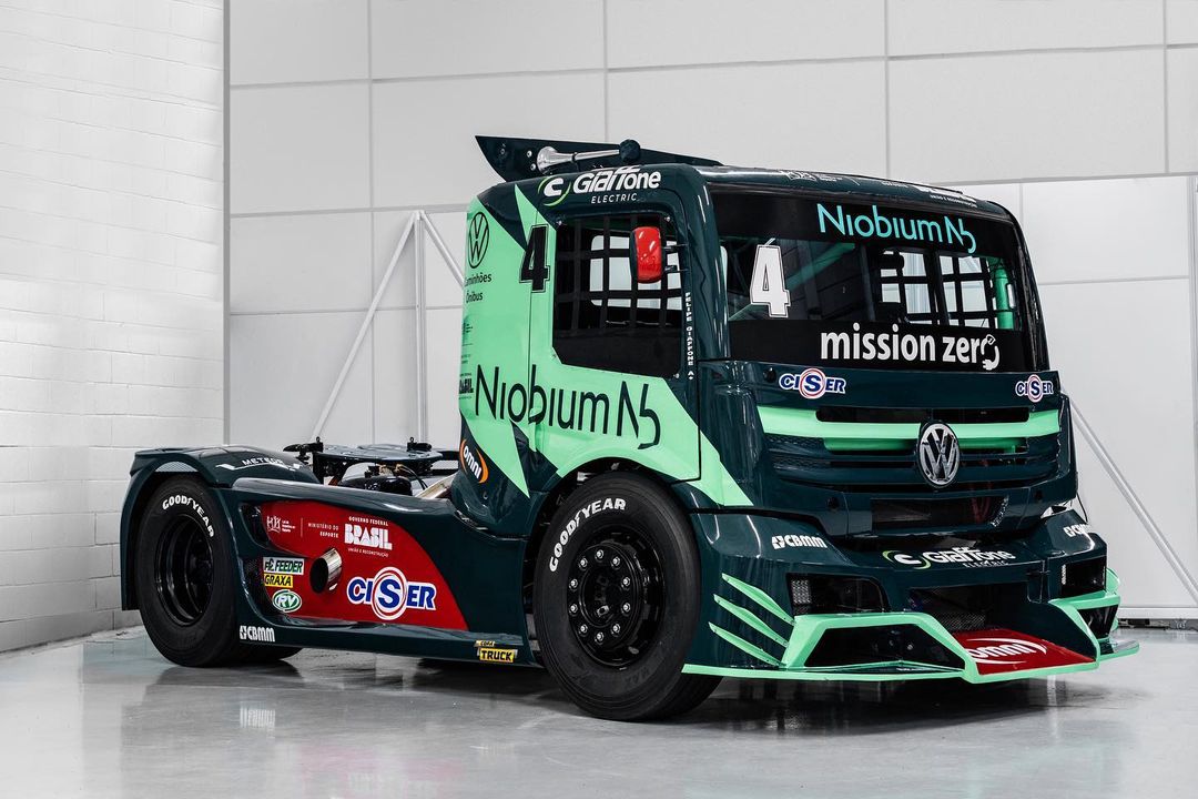 Volkswagen apresenta para a Copa Truck primeiro caminhão de corrida híbrido elétrico do mundo