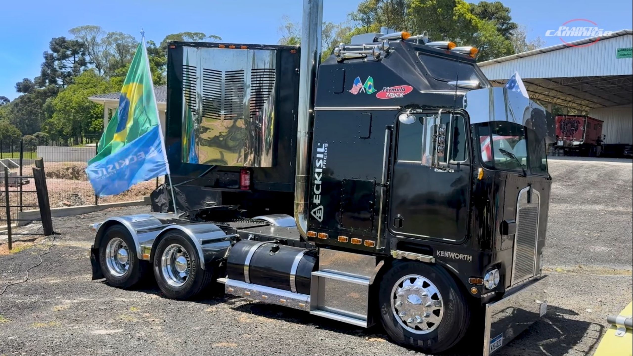 Kenworth K100 1974: o clássico da Eckisil Freios que cospe fogo e impressiona pela originalidade