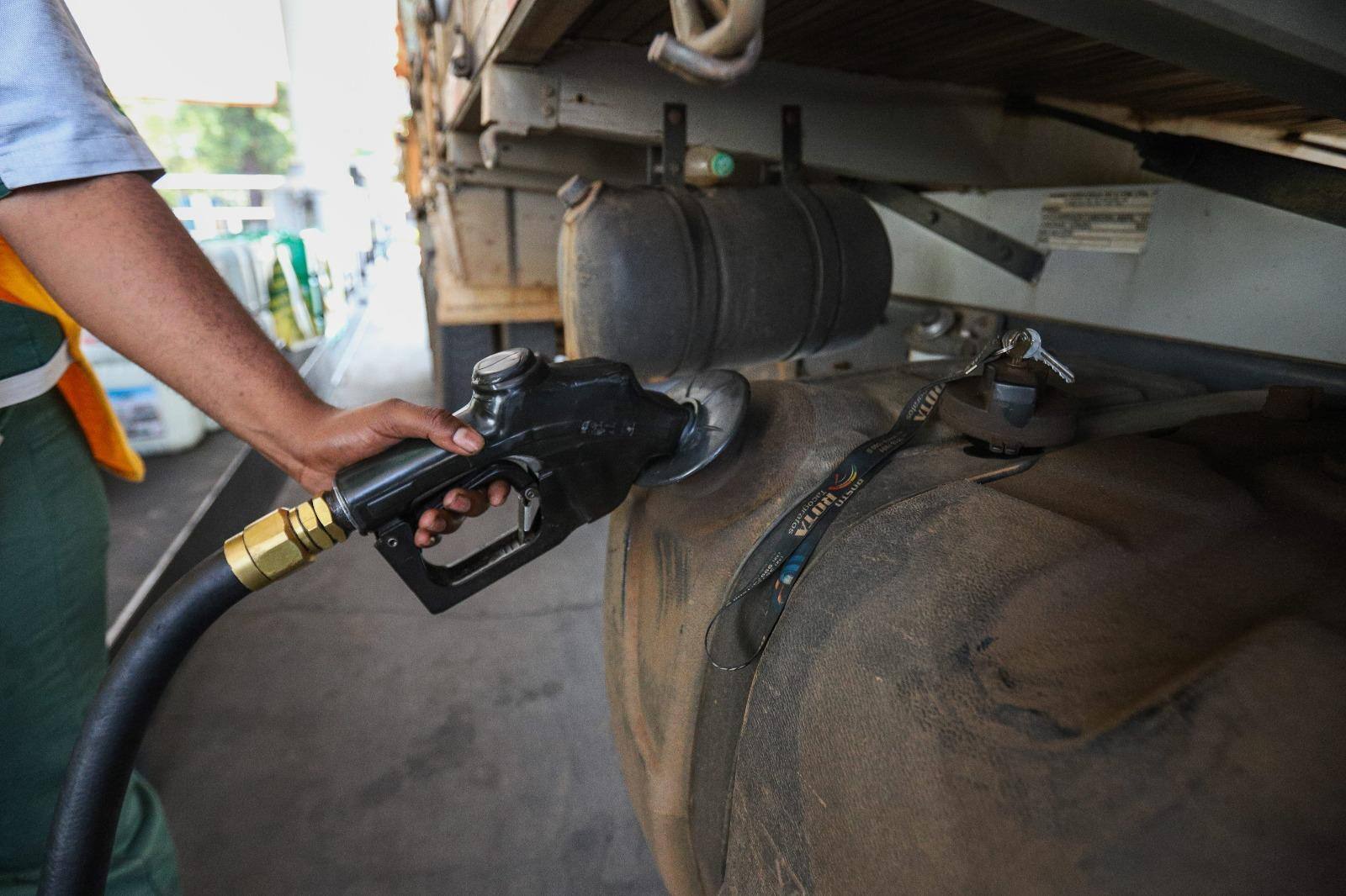 Diesel comum fica mais caro em julho, enquanto S-10 segue em queda, de acordo com IPTL