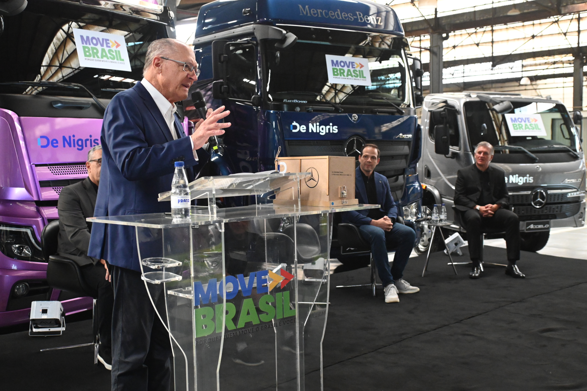 Move Brasil já movimenta R$ 4,2 bilhões e financiou os primeiros 400 caminhões Mercedes