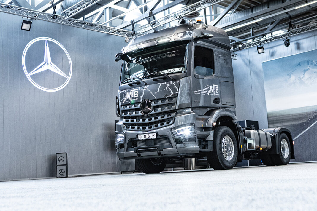 Mercedes-Benz entrega primeiro Arocs Extent exclusivo, série limitada a 100 unidades no mundo