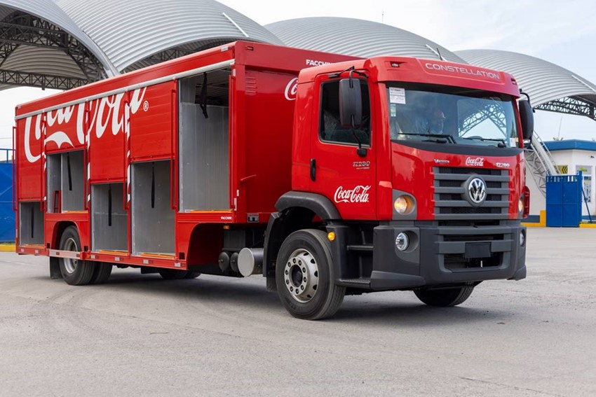 VW Caminhões exporta 22 veículos para distribuir Coca-Cola na Guatemala e no Haiti