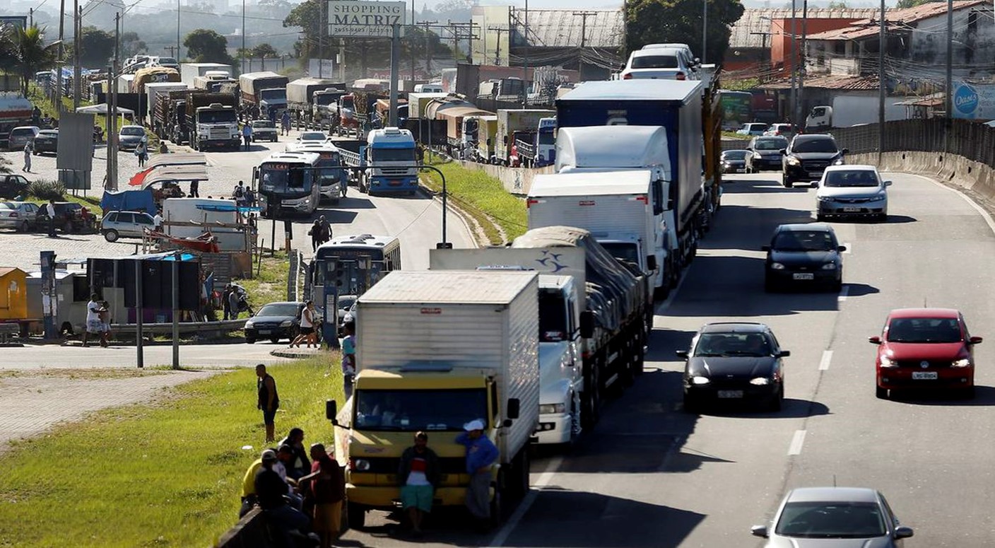 Senado aprova tributação menor para caminhoneiros inscritos como MEI