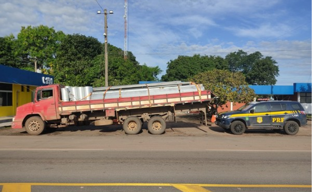 Caminhoneiro News  PRF mantém fiscalização atuante contra caminhões  arqueados.