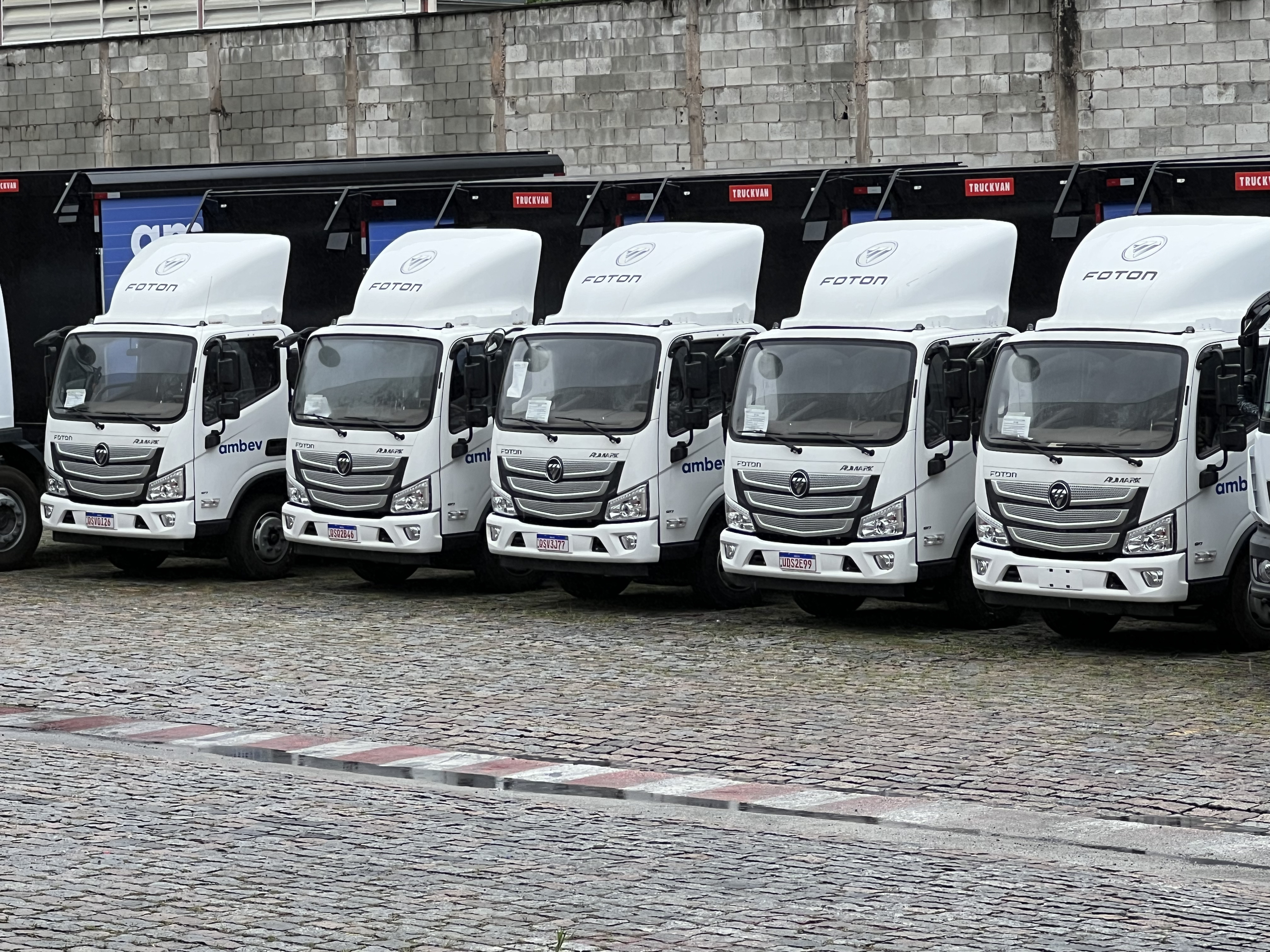 Foton fecha venda de 20 caminhões Aumark e Auman para a Ambev e avança em presença no Brasil
