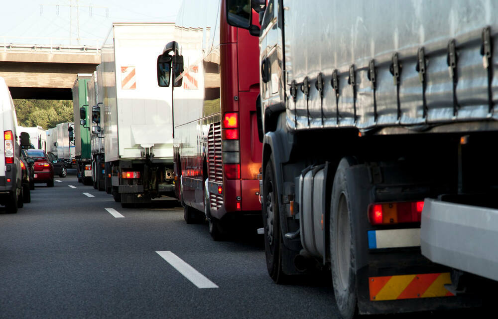 Como a inflação impacta o setor de transporte rodoviário de cargas?