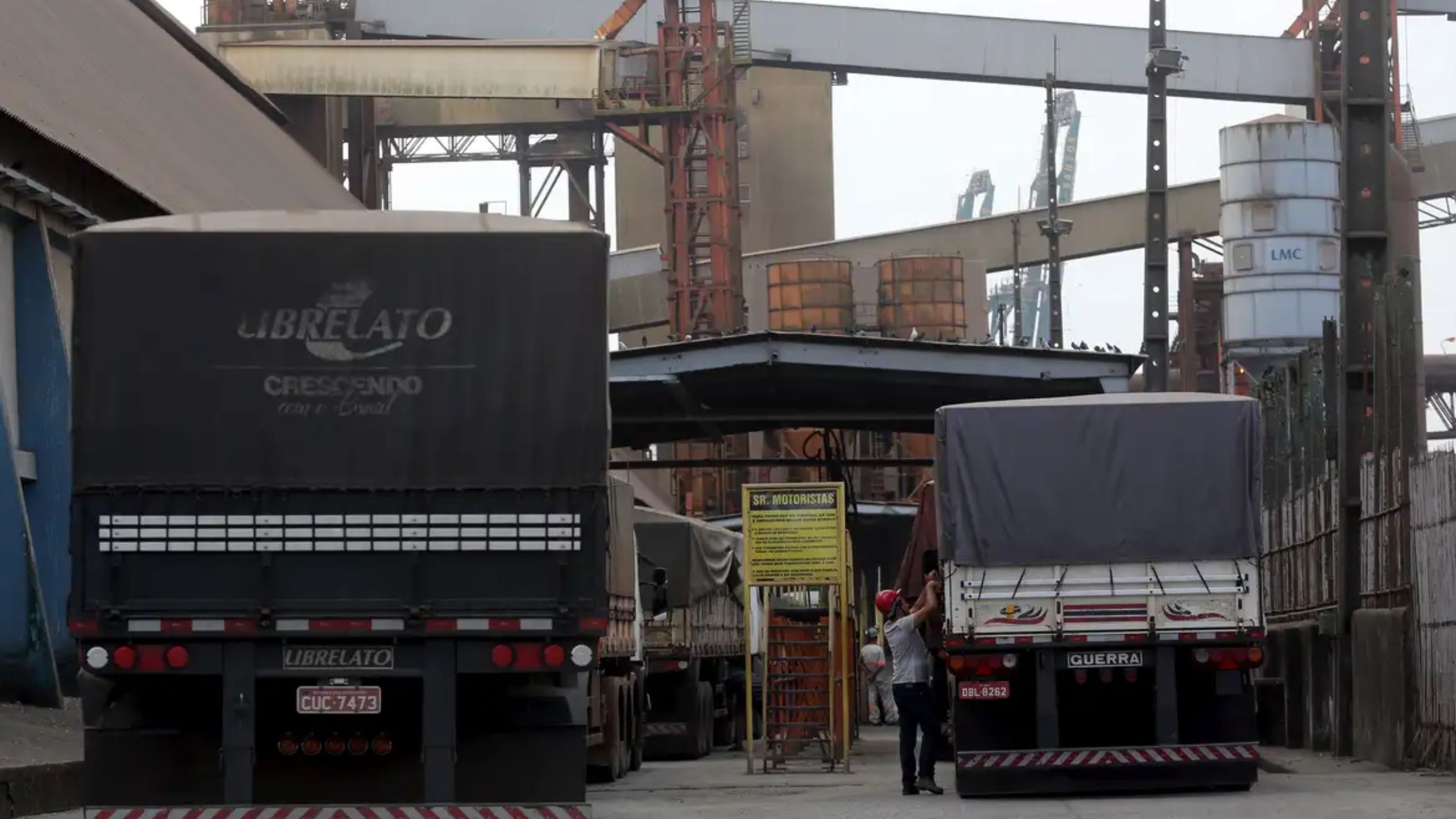 Frete rodoviário recua em agosto e média nacional cai para R$ 7,36 por quilômetro, diz pesquisa