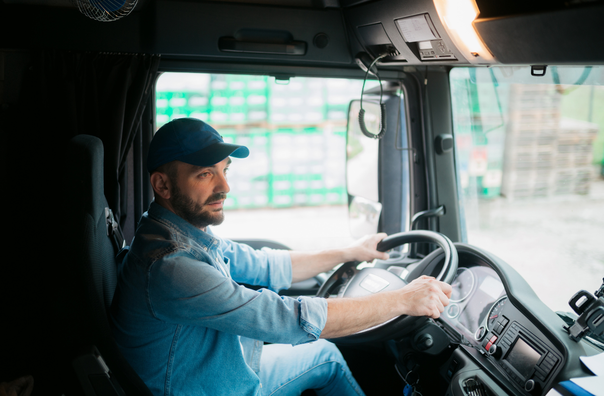 Treinamento de motoristas e tecnologia dos caminhões ajudam a reduzir acidentes por infrações de velocidade