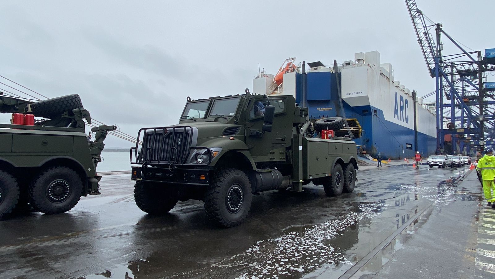 Terminal de Paranaguá recebe frota de caminhões inédita para o Exército Brasileiro